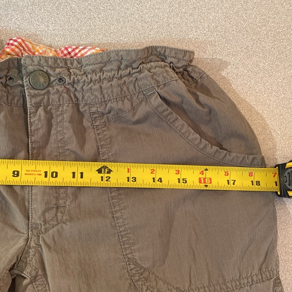 The North Face - active khaki capri pants. Size 8 - Picture 8 of 10